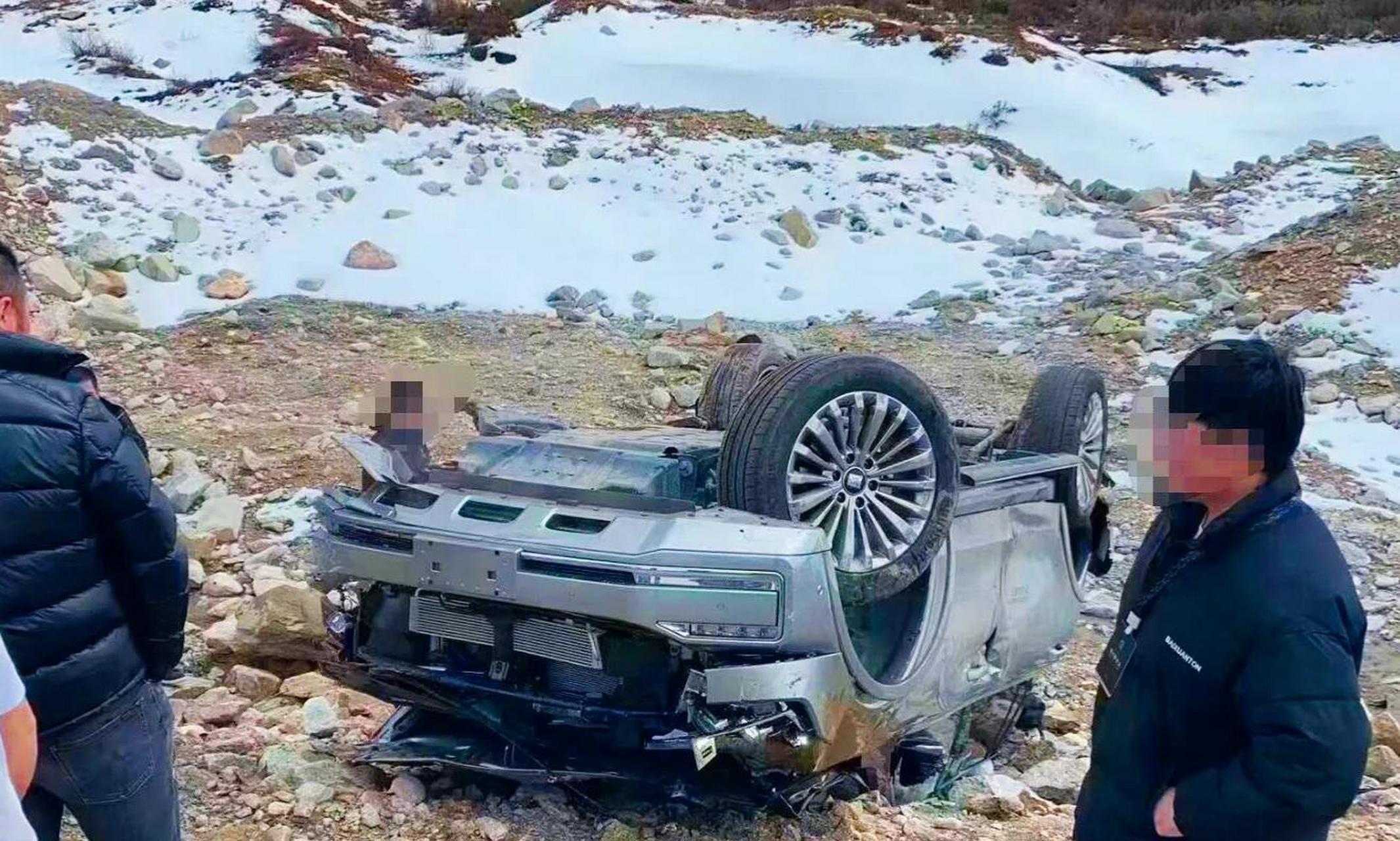 轮胎飞了,滚了三圈,坦克500试驾翻车后,第一时间就有人说,司机疲劳