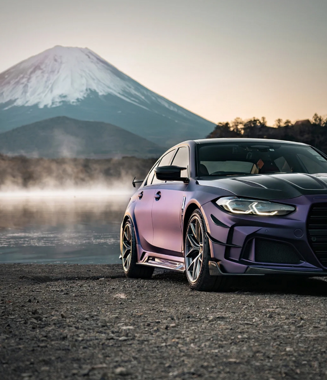 富士山下,一辆黑幻比诺的bmw g80 m3惊艳亮相.