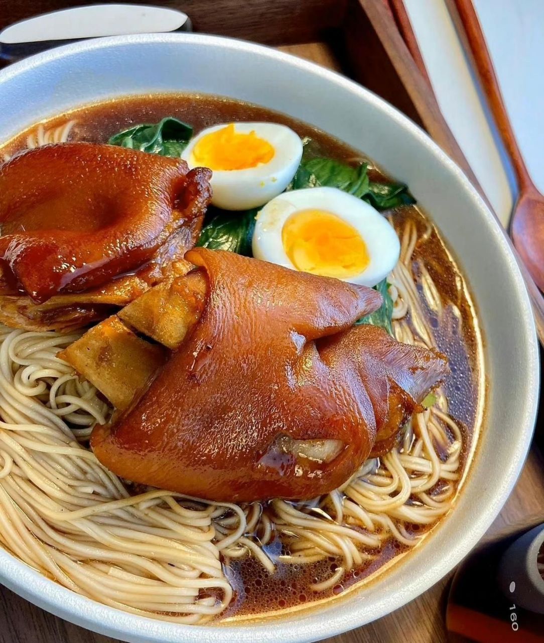 《狂飙》里高启强喜欢吃猪脚面,原来真的是绝配啊!