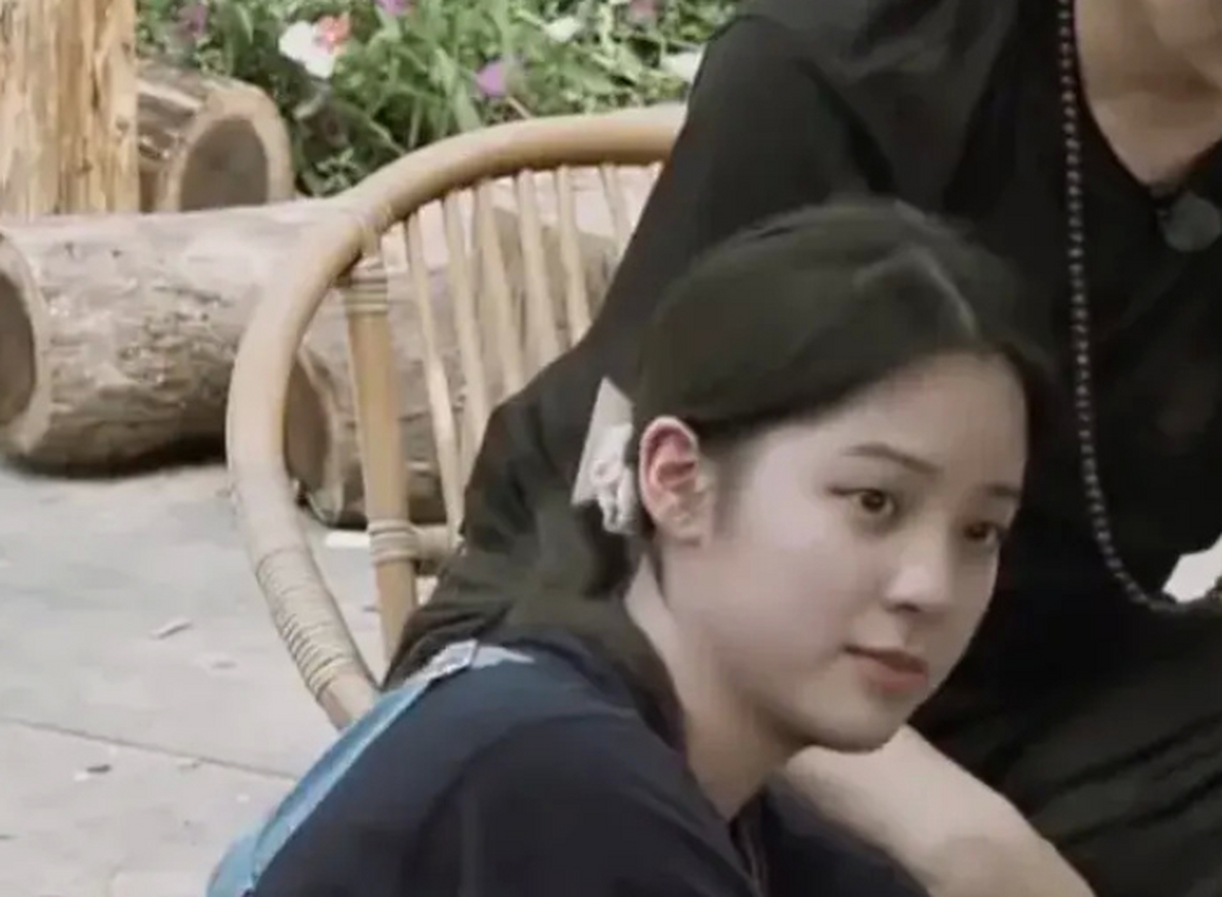 有一种金贵叫做欧阳娜娜的手,看她徒手磨藕,黄磊都被吓到 黄磊:娜娜小