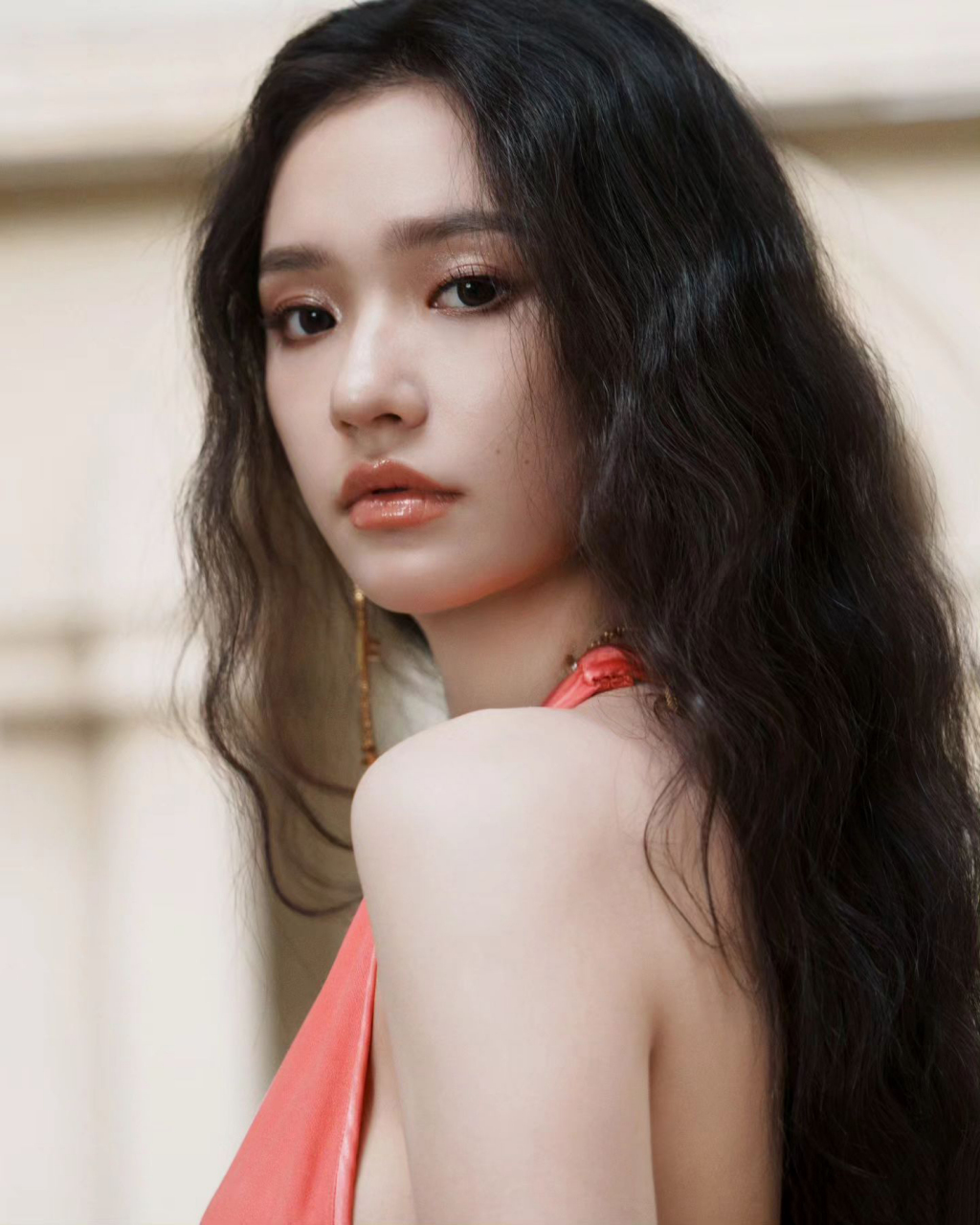 红裙长发,魅力十足的林允#林允