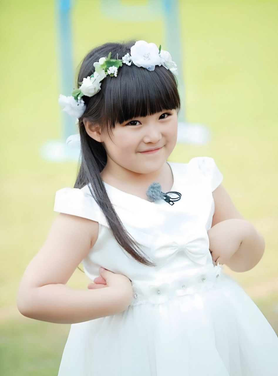 王诗龄四岁的时候,是一个胖乎乎的,非常可爱的小女孩. 十年过去了.