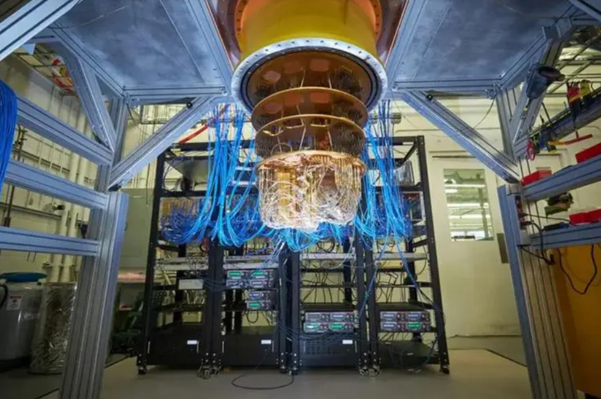 我国实现世界首个255个光子计算机,潘建伟:比超算快1000万亿倍.