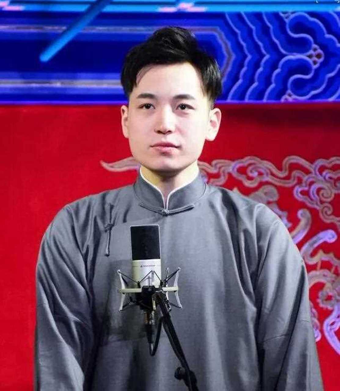 [棒棒糖] 原来人高马大的王九龙被