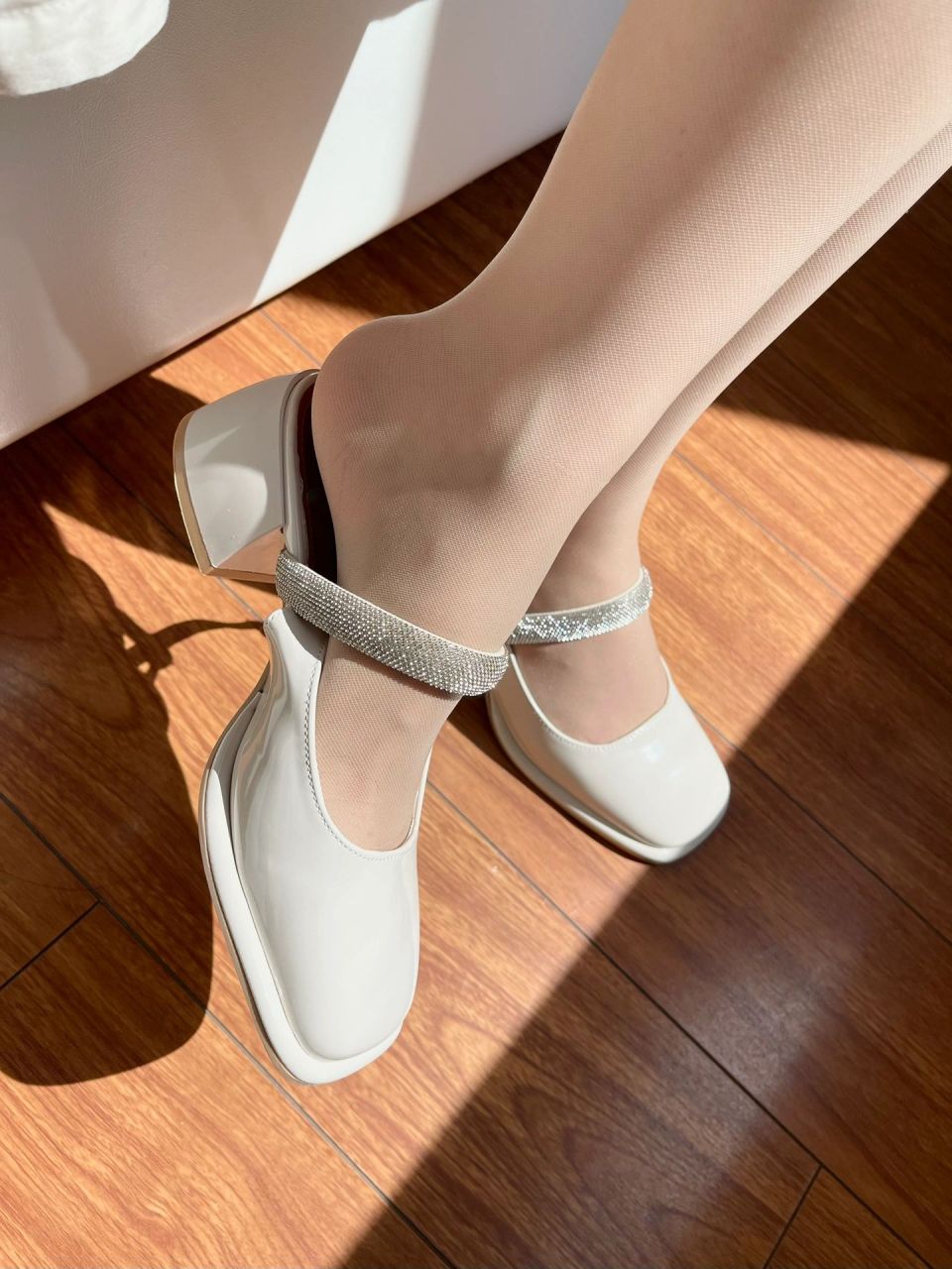 白色闪闪玛丽珍鞋yyds||搭配肤色丝袜温柔小姐姐