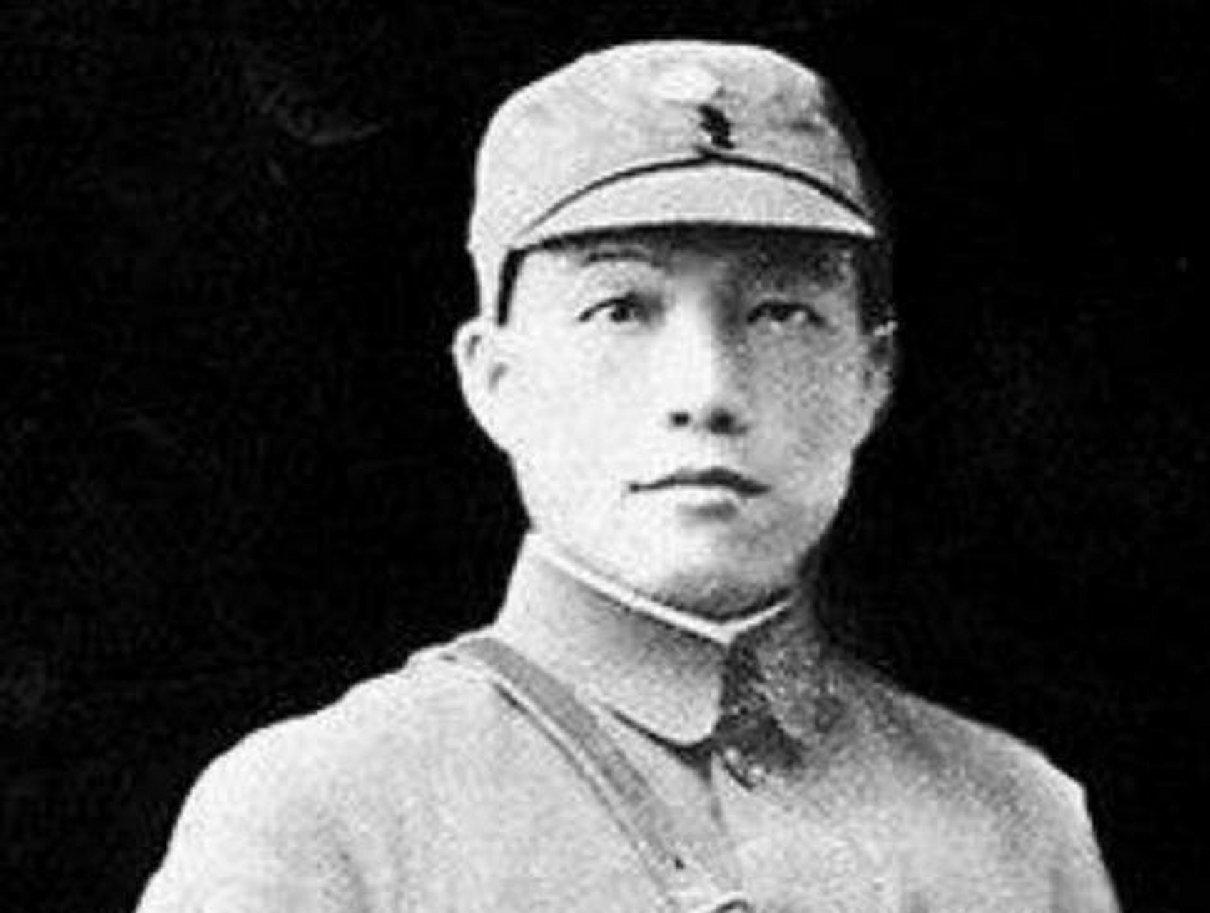 马励武是陕西华县人,家里祖上都是农民,家境贫寒,直到十几岁马励武才