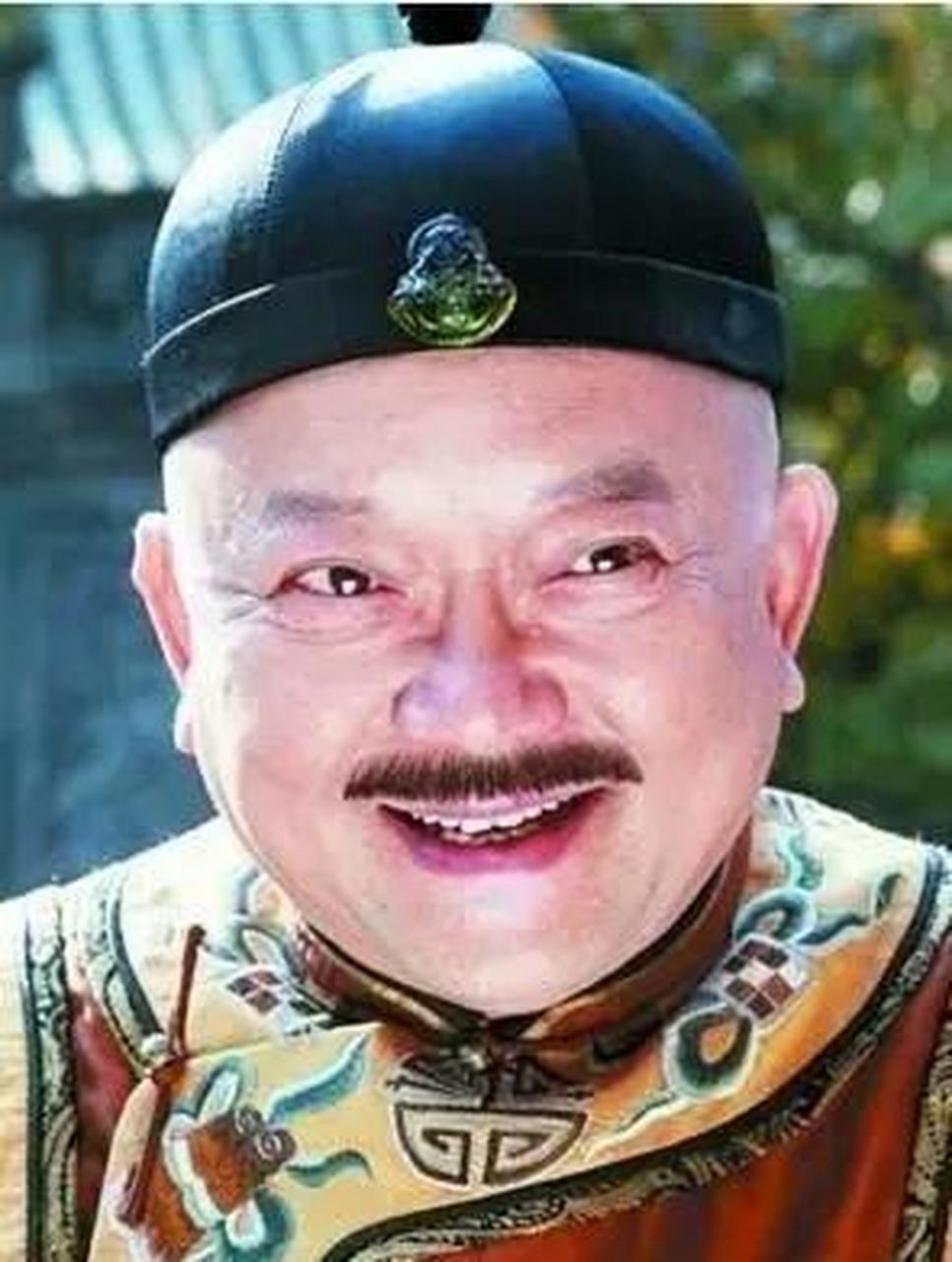 苏凌阿本以为只要抱紧和珅这棵大树,以后便可平步青云,享不尽的荣华