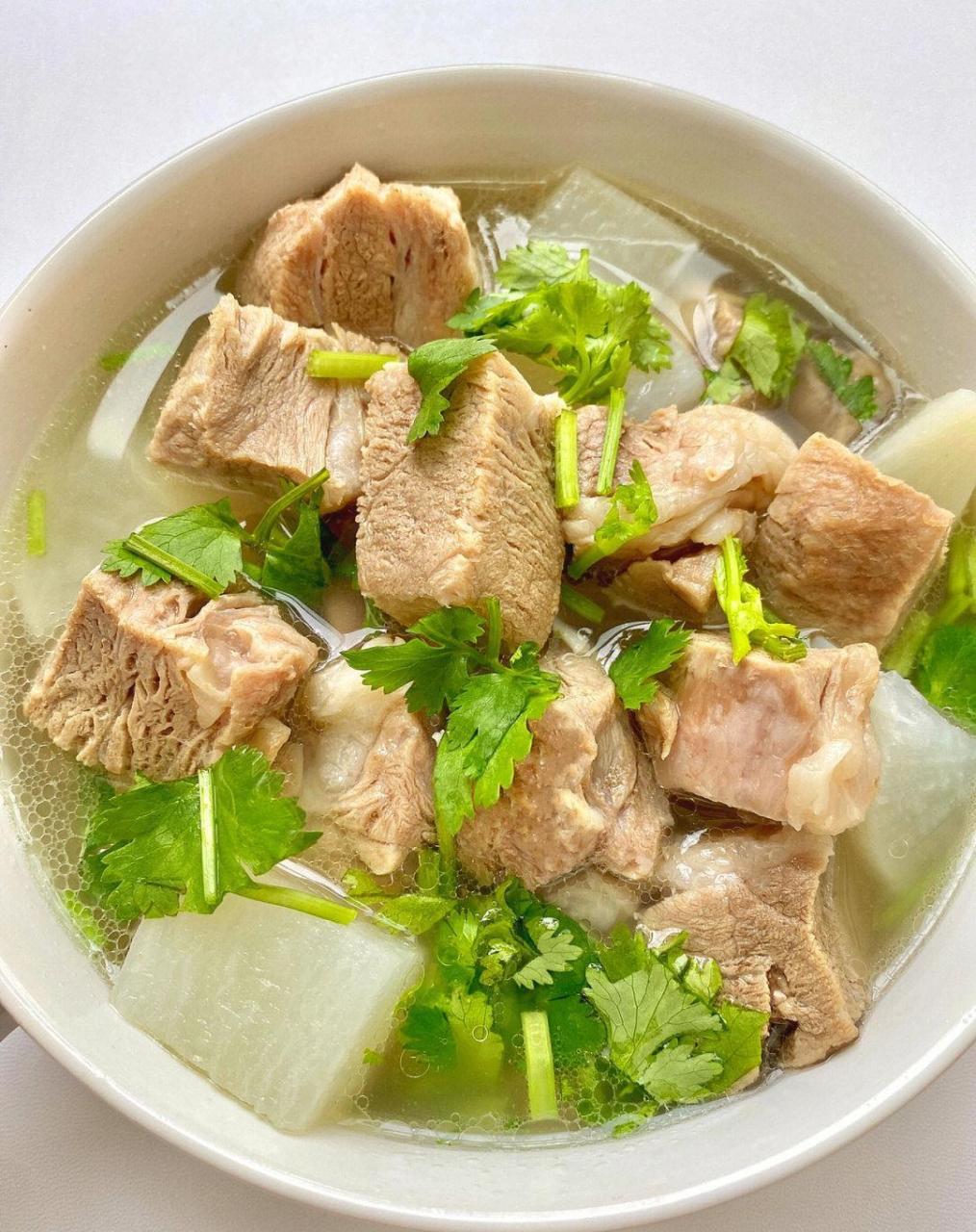 爸爸教我的牛腩炖萝卜汤真的太鲜了❗️❗️❗️|||白萝