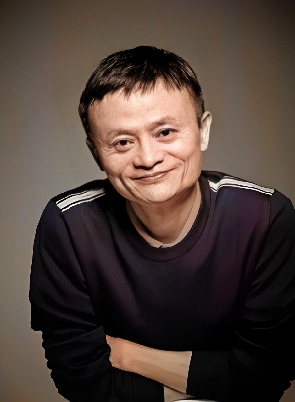 上世纪80年代,马云的少年和父亲的马来法,母亲的崔文彩的张合影,马云