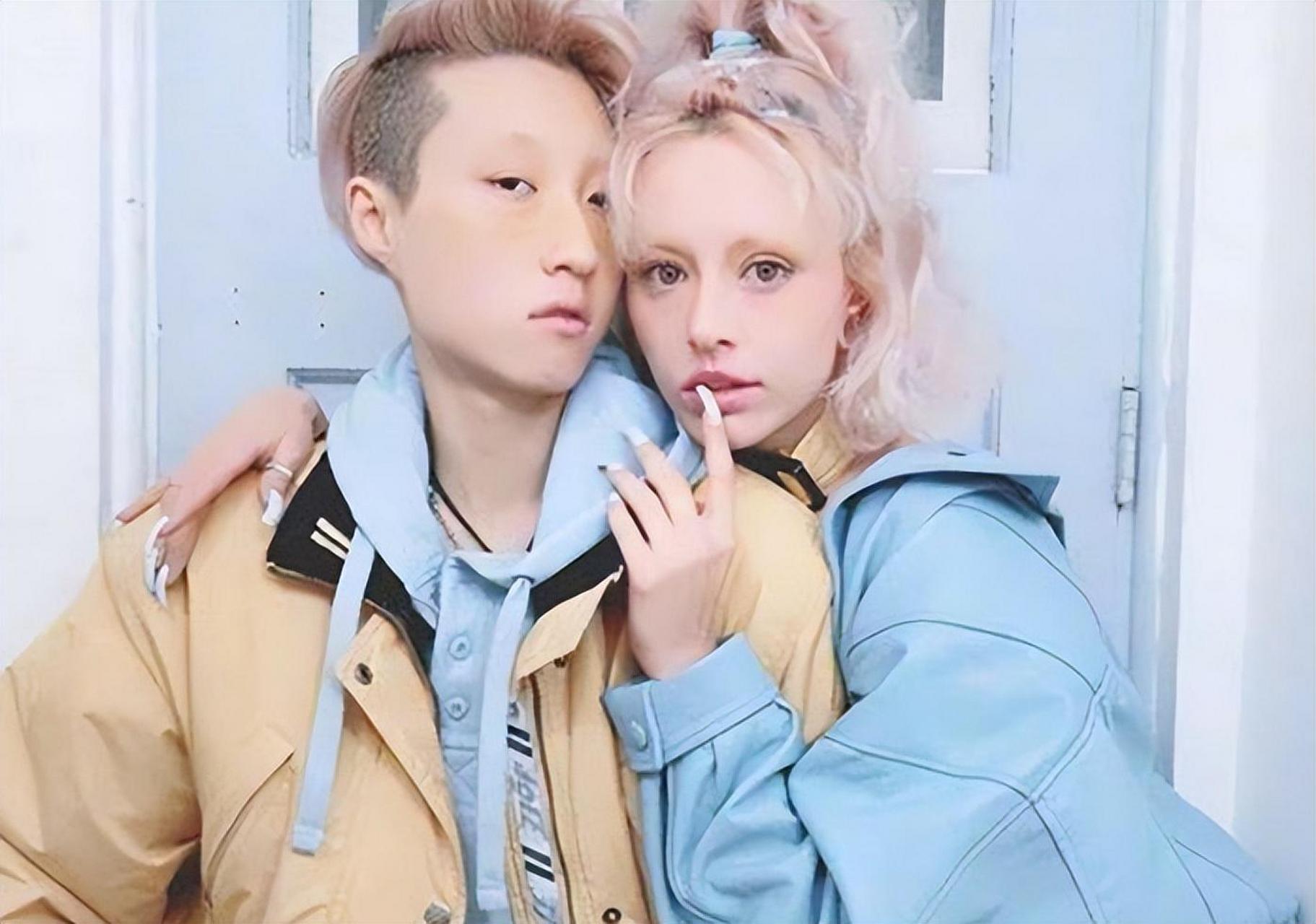 近日,成龙前女友吴绮莉在社交平台中晒出了自己与好友们一起游泳的