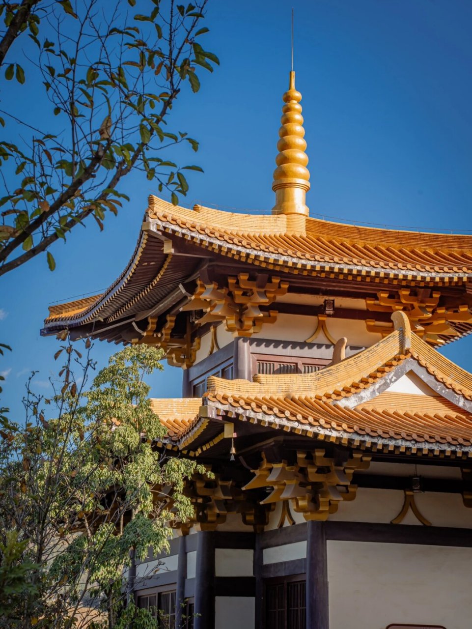 昆明佛照寺,有点大唐的感觉  位于昆明城北,倚山而建的佛照寺,是一座