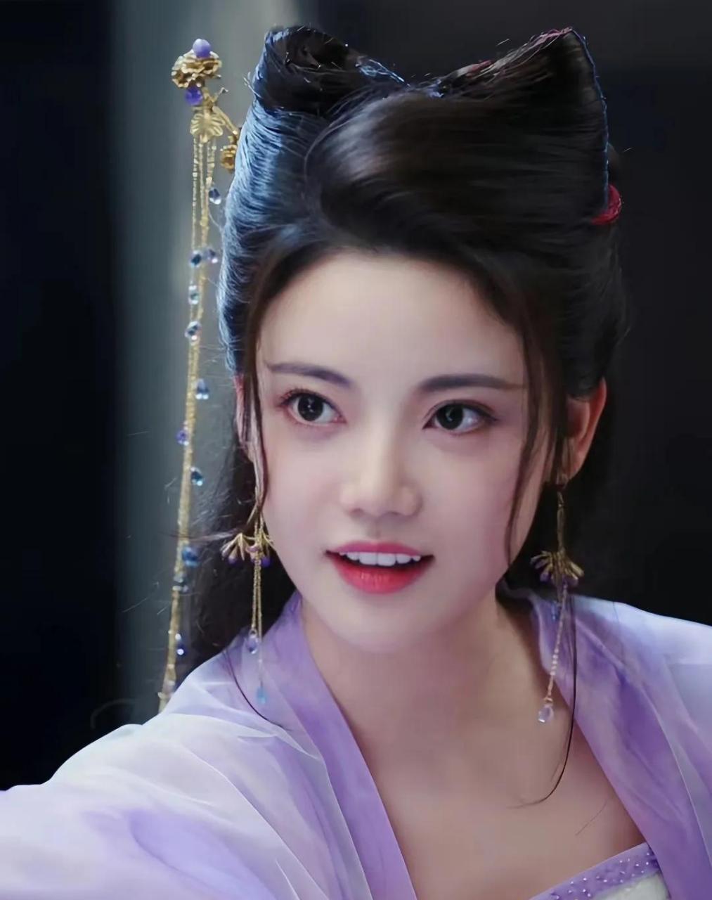 被传定妆诈骗的《长月烬明》,女三孙珍妮绝对是差距最小的一个,正片里