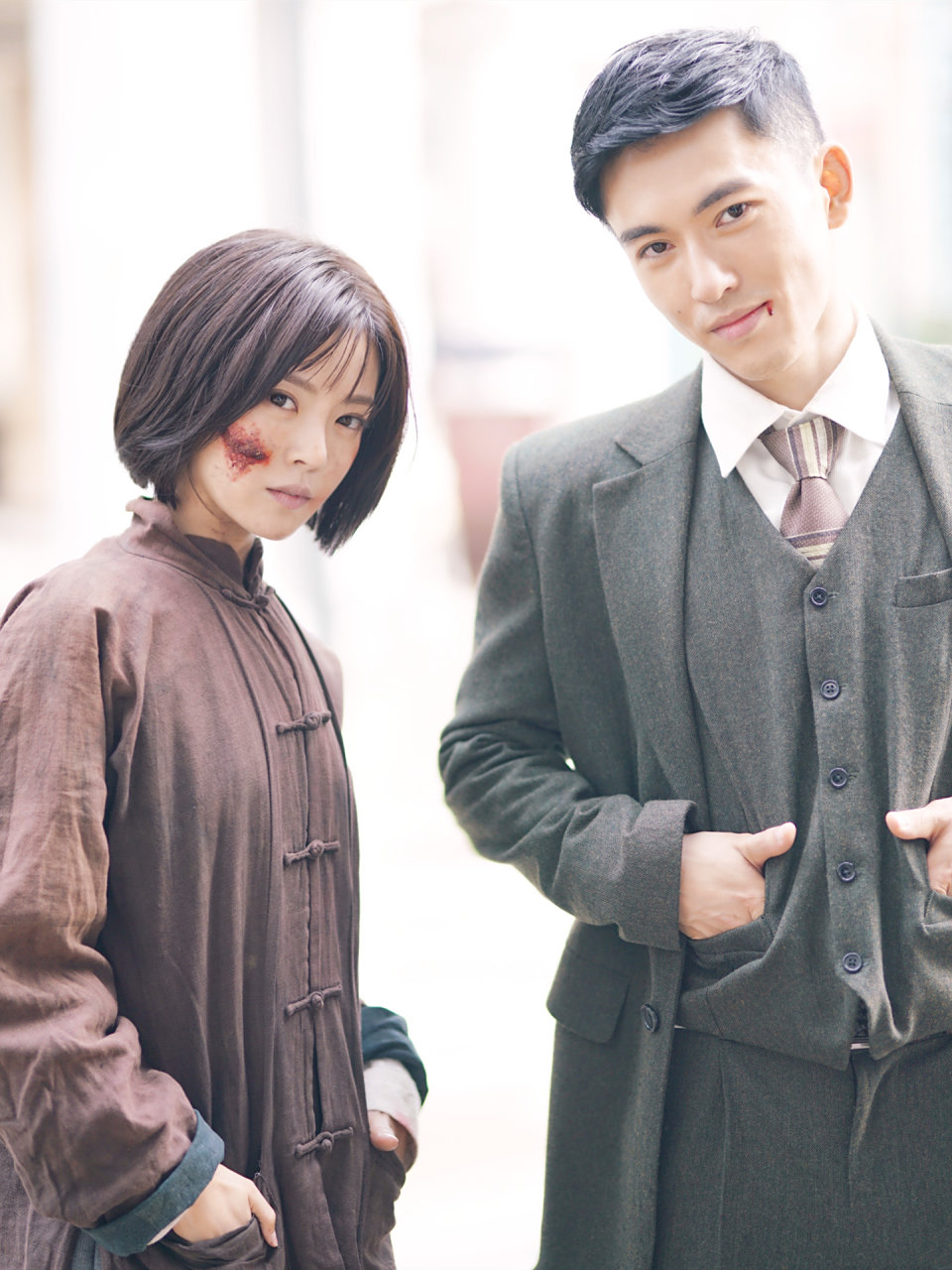 电视剧《信仰》里秦俊杰饰演的男主角赵云飞是一个博学多才,英俊潇洒