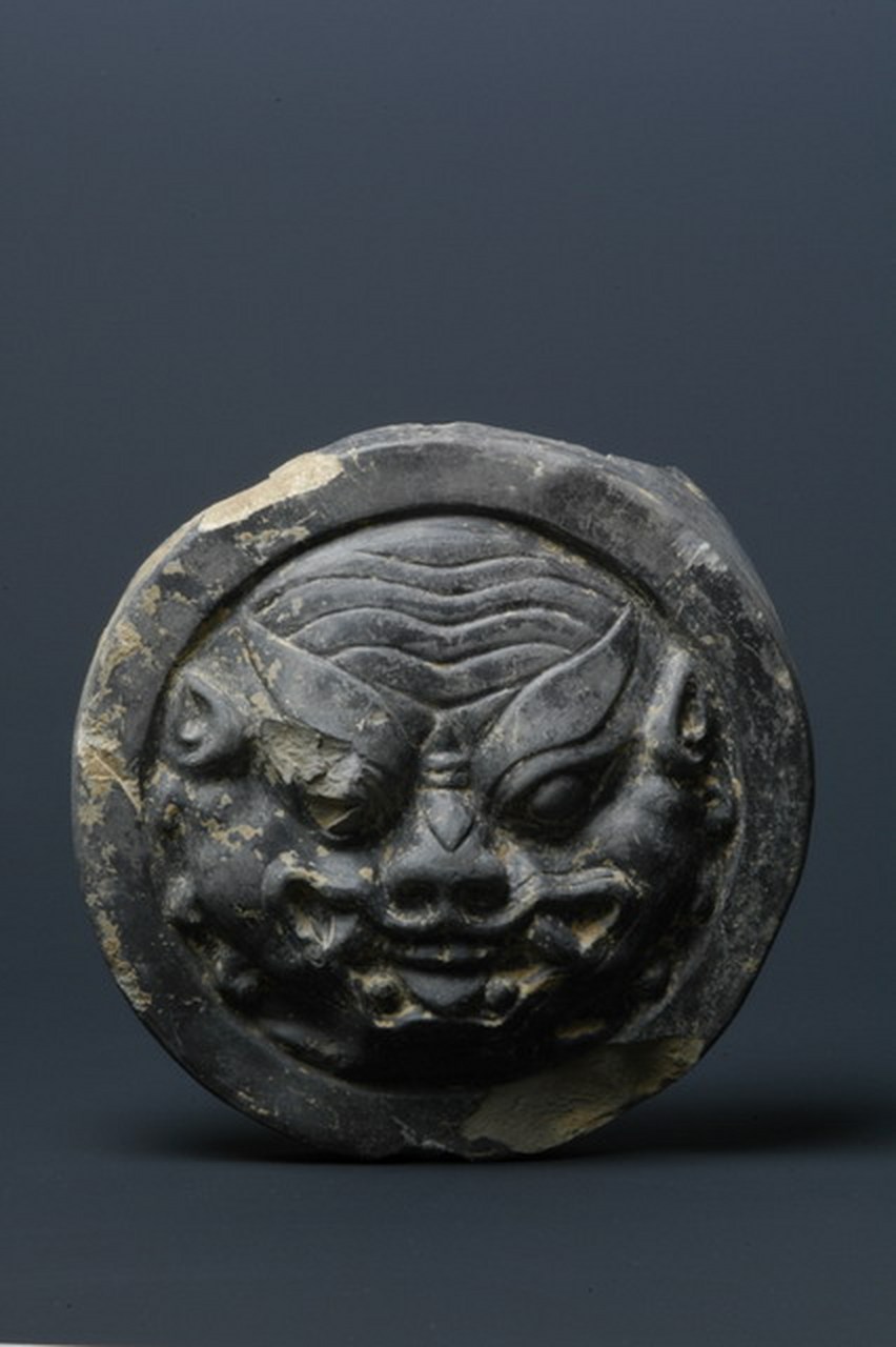 从北魏开始,以莲花和兽面为主题图案的瓦当开始盛行.