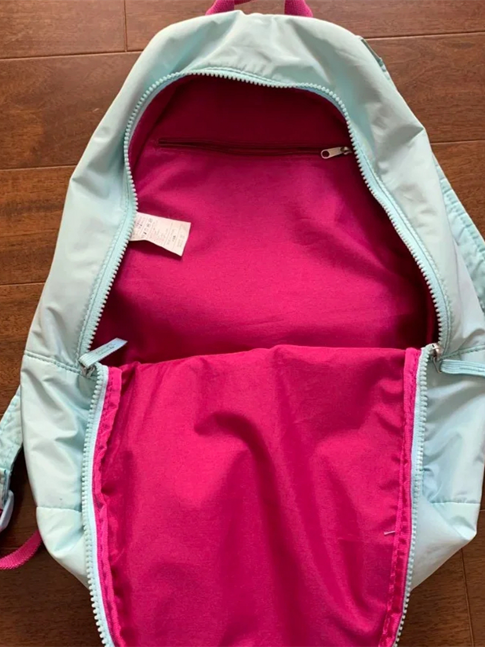 nike薄荷粉色双肩包  童款尺寸稍小 瑕疵在底部