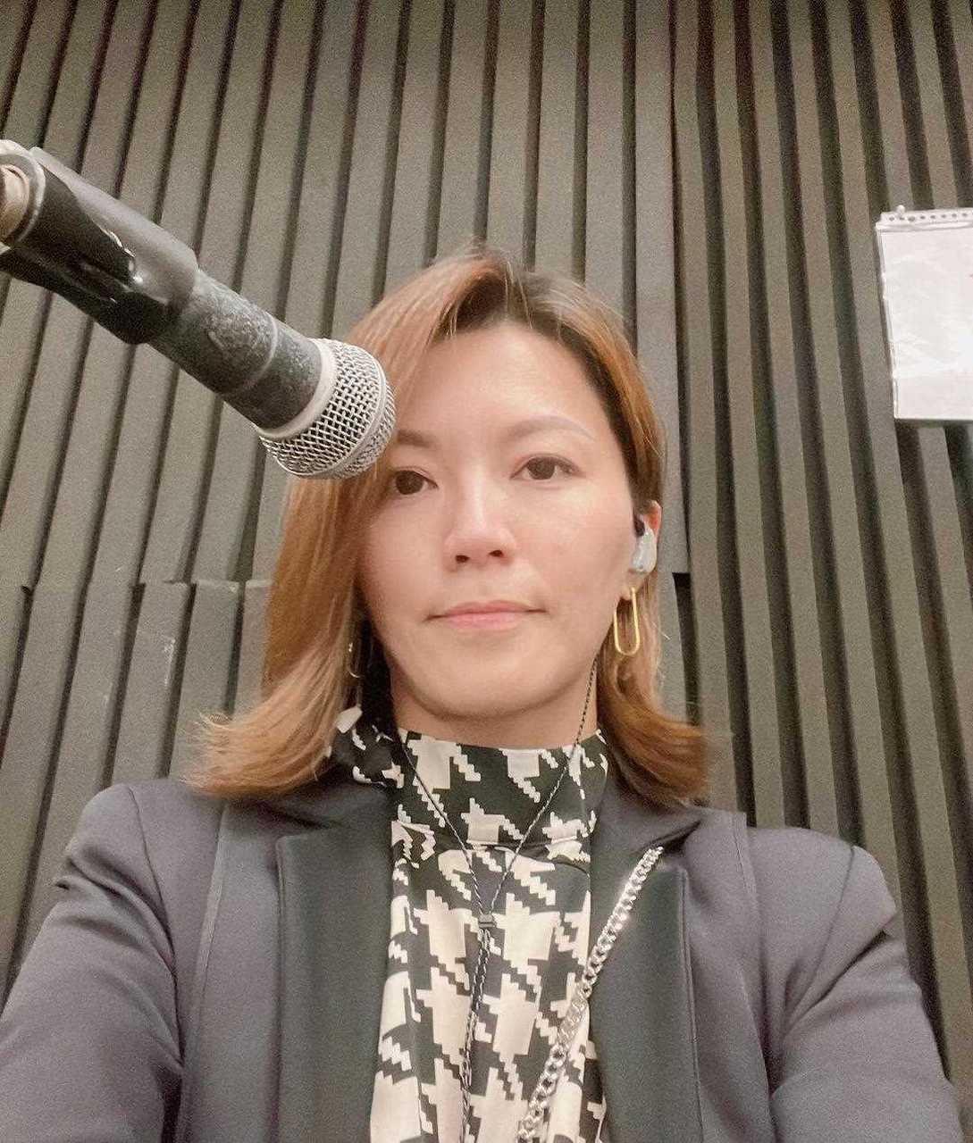 林晓峰前妻康子妮的近照,现在林晓峰在内地混得风山水起,估计她现在都