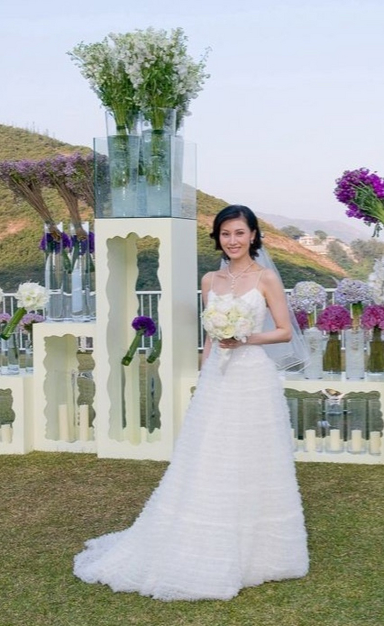 是他们结婚15周年的纪念日,李嘉欣在社交平台上分享了与