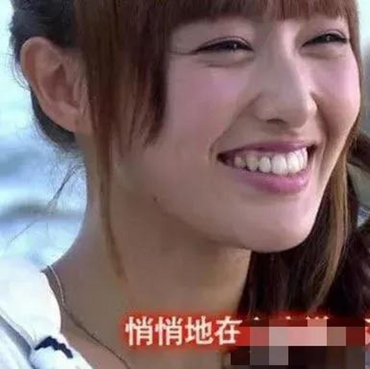 万万没想到也是一张整容脸,翻看唐嫣刚出道的照片,小眼睛还有些肿泡眼