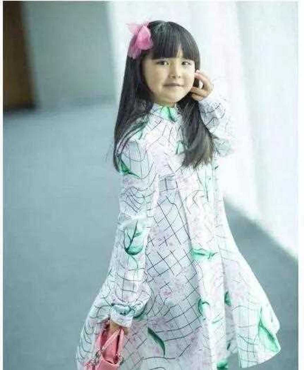 王诗龄的"孔雀图"竟然值万,天呀,这画还真欣赏不来[害羞]