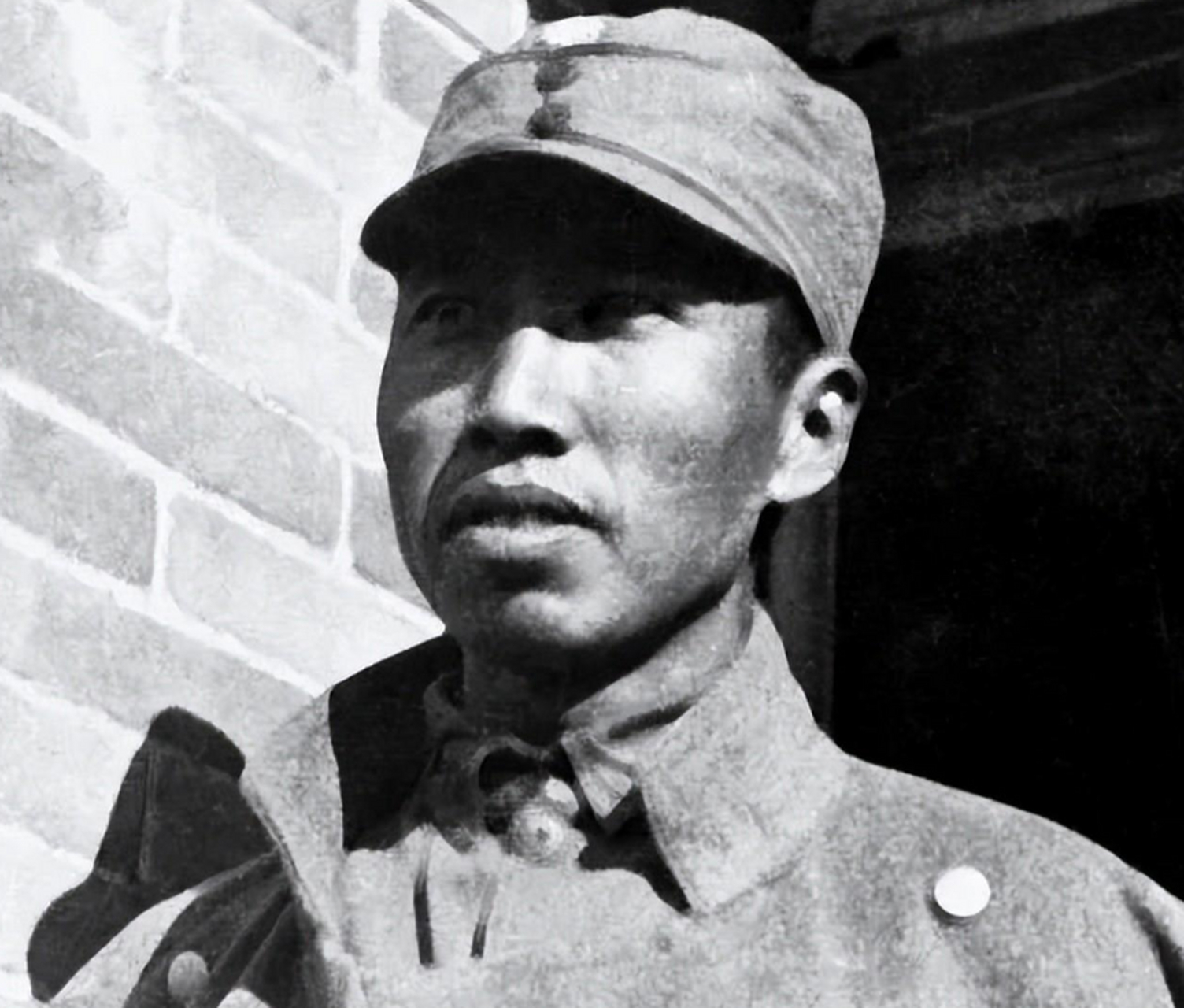 军长罗舜初流泪跪拜左权的母亲:妈妈,我们都是满崽 这些部队既有结束