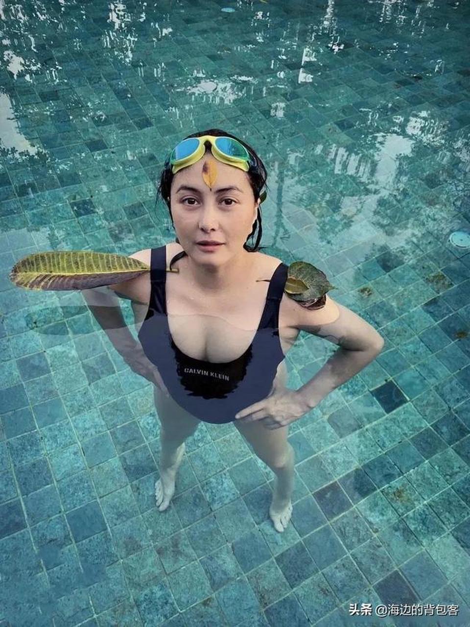 香港美女演员,歌手—何超仪,泳装另类写真,身材那么好