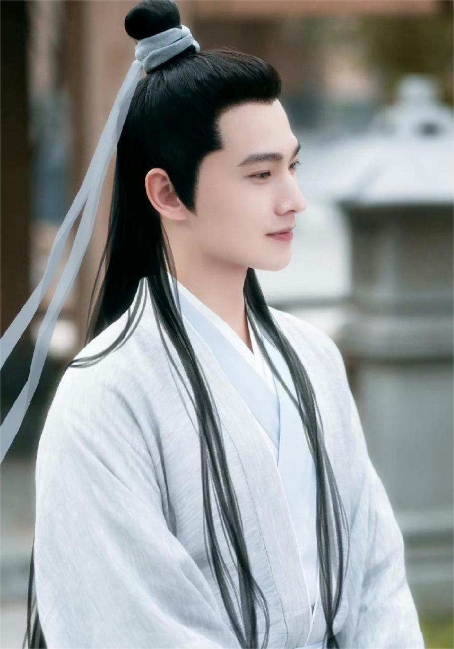 杨洋,刘诗诗,赵露思的古装仪态,谁比较美呢?