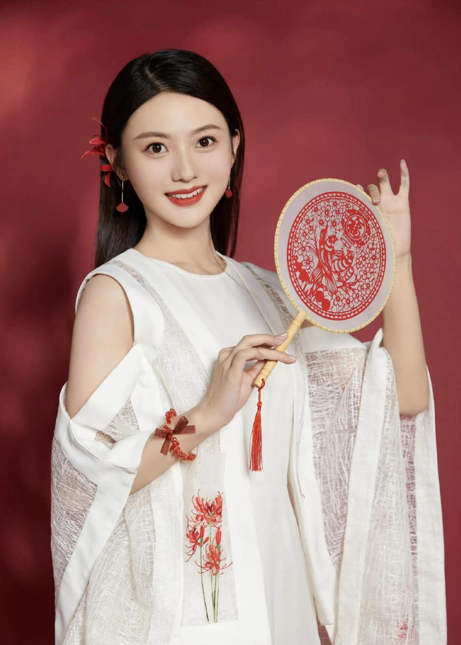 领动计划# 刘颢玥小年夜里主持网络春晚!