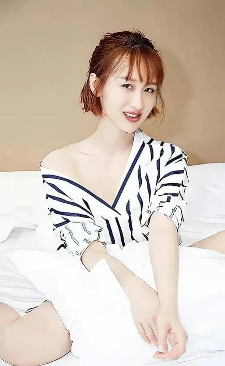 练束梅绝美照片