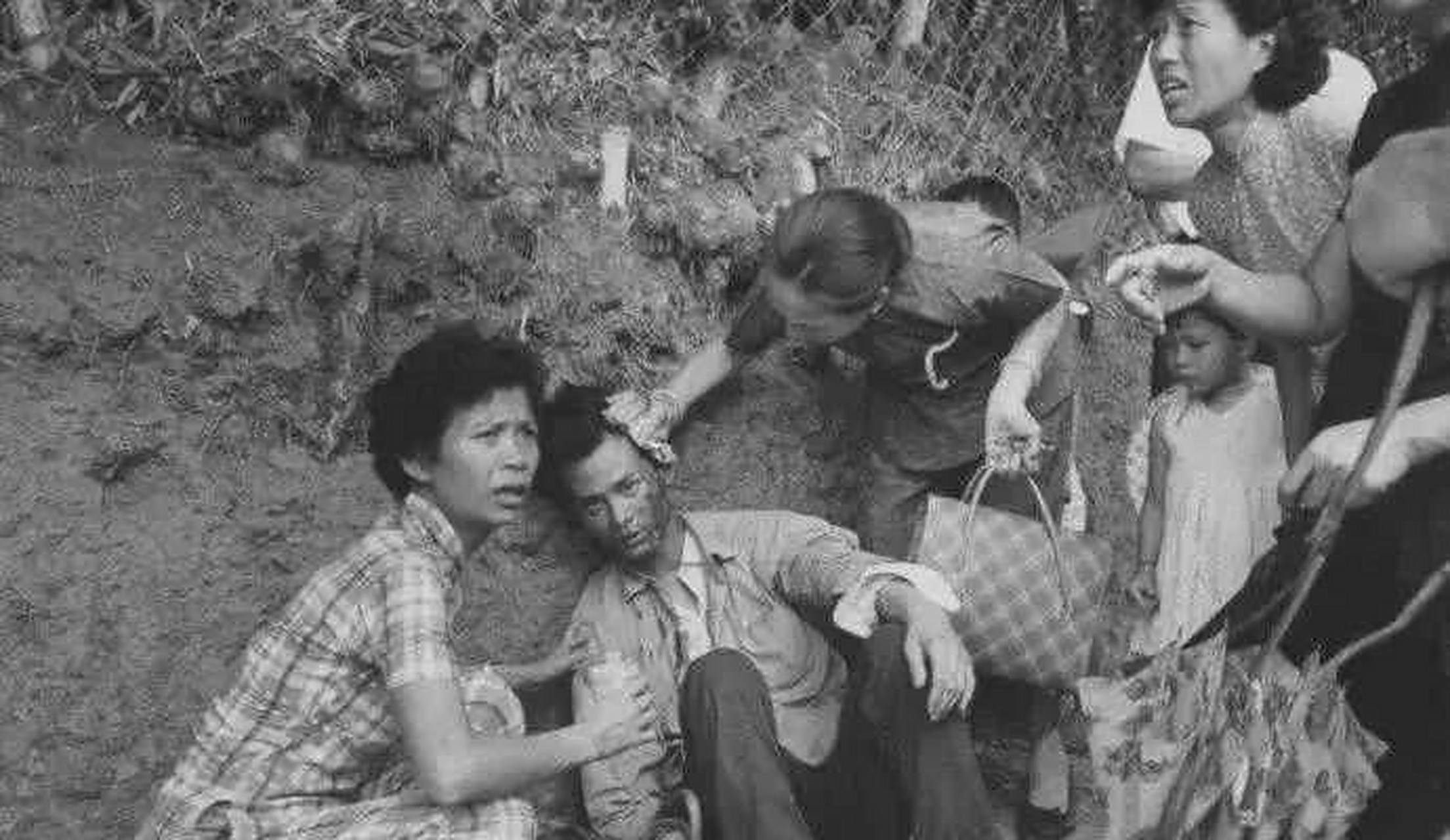 1979年.广东省宝安县的居民偷渡香港时被发现