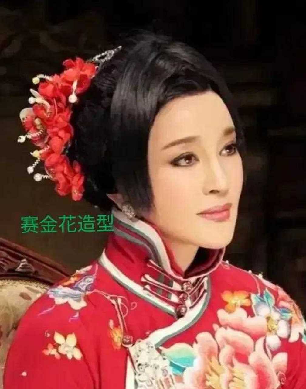 头戴牡丹花的女人图片图片