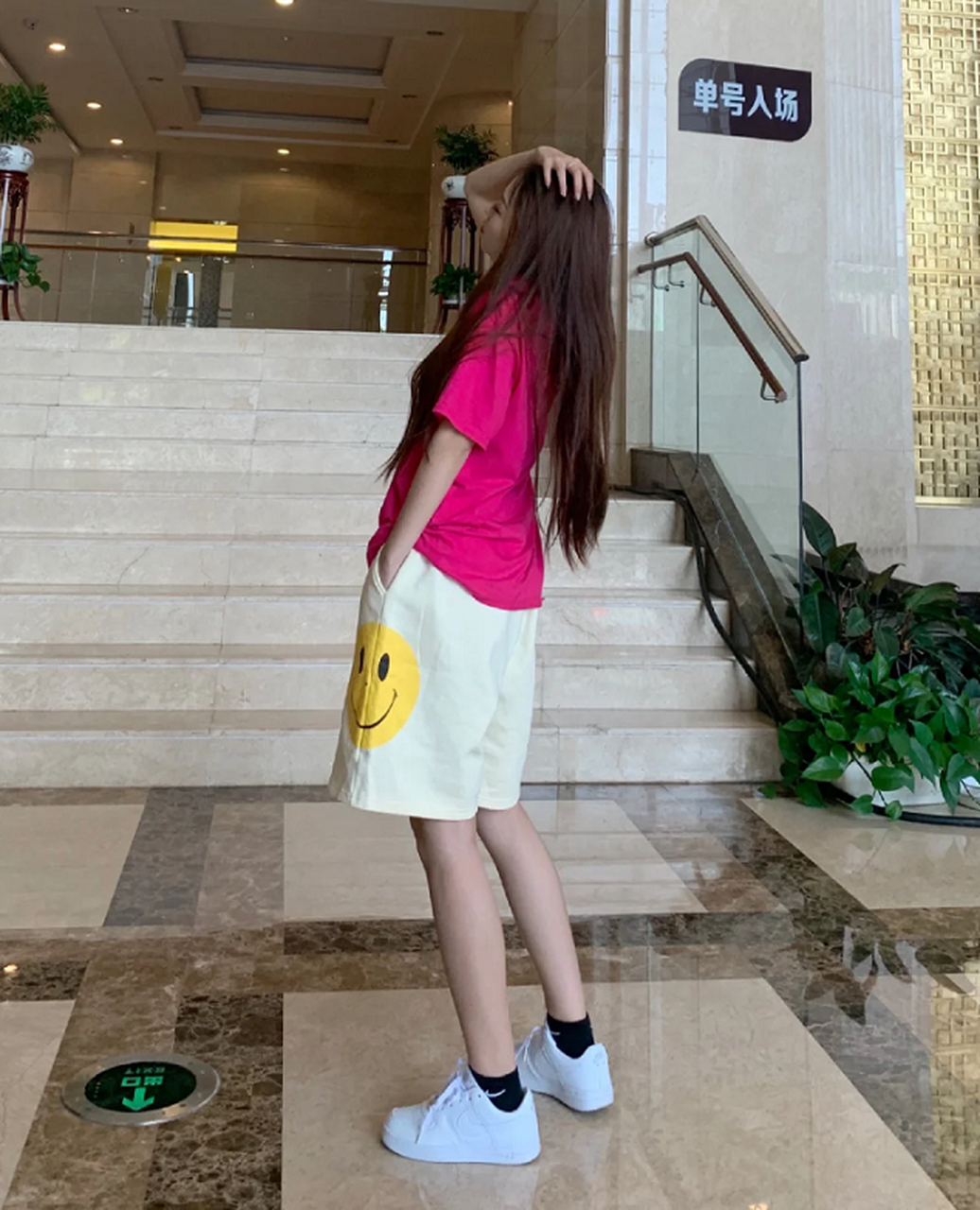 笑脸短裤 templer of faith是最近逛得物新入坑的一个潮牌 都很款式绝