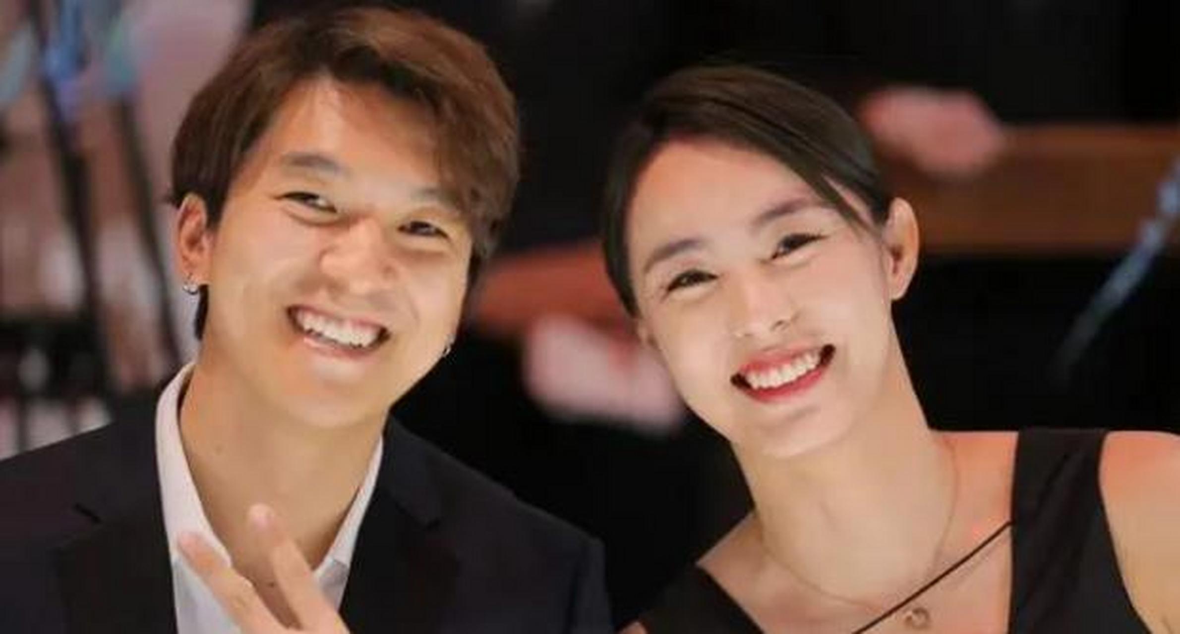 中国网球女神脱单了,31岁王蔷与男友参加活动,衣着黑色长裙真优雅!