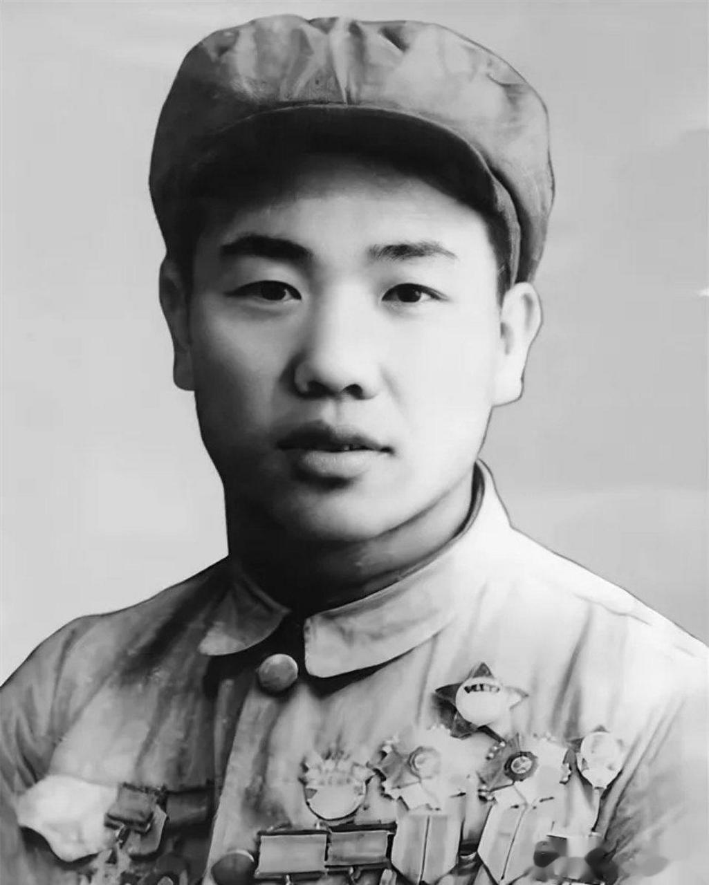 1950年,志愿军排长郭忠田公然无视上级命令,不仅弃守高地,还故意放走