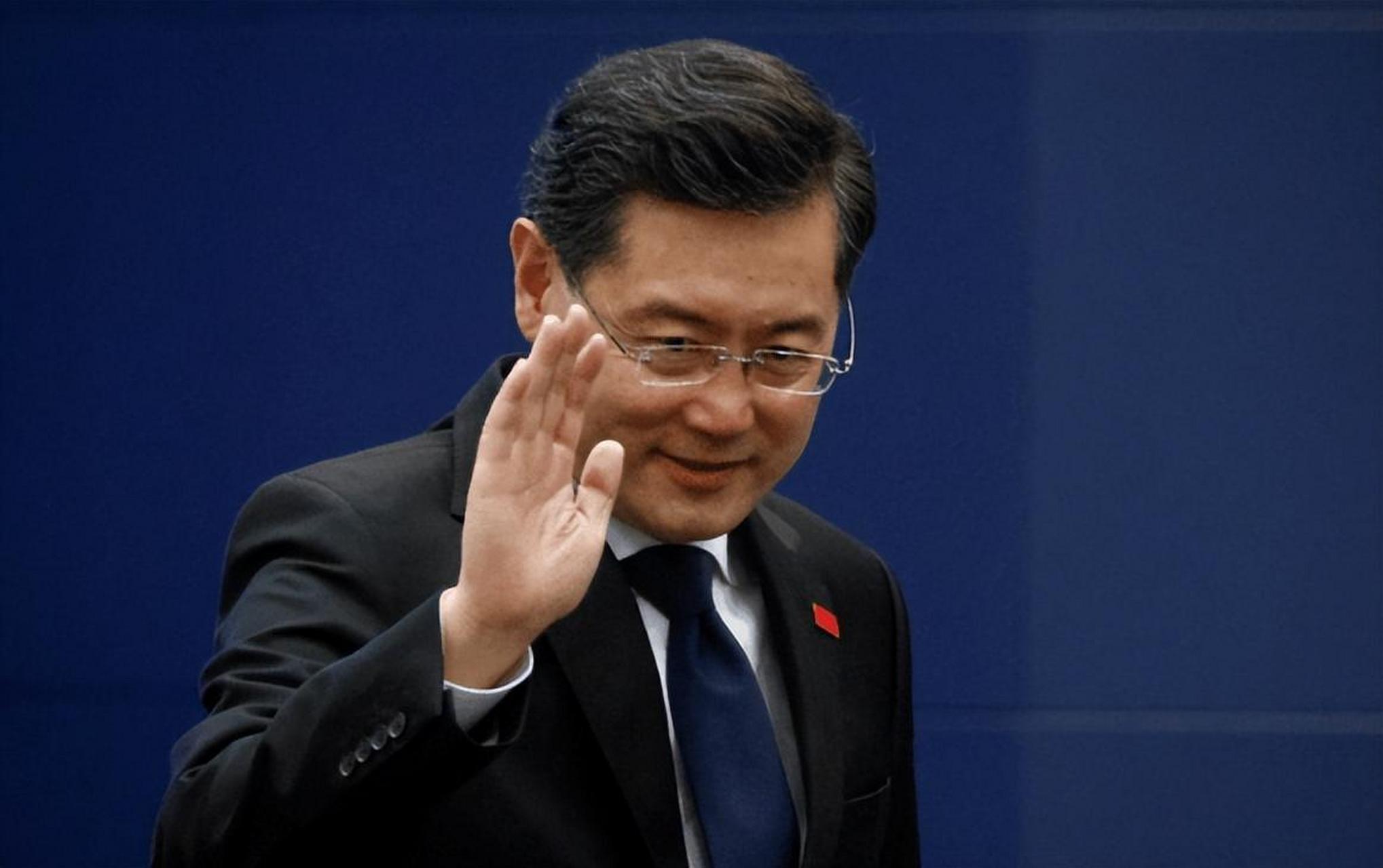 当着秦刚外长的面,德国外长抹黑中国立场:中立就是支持俄罗斯.