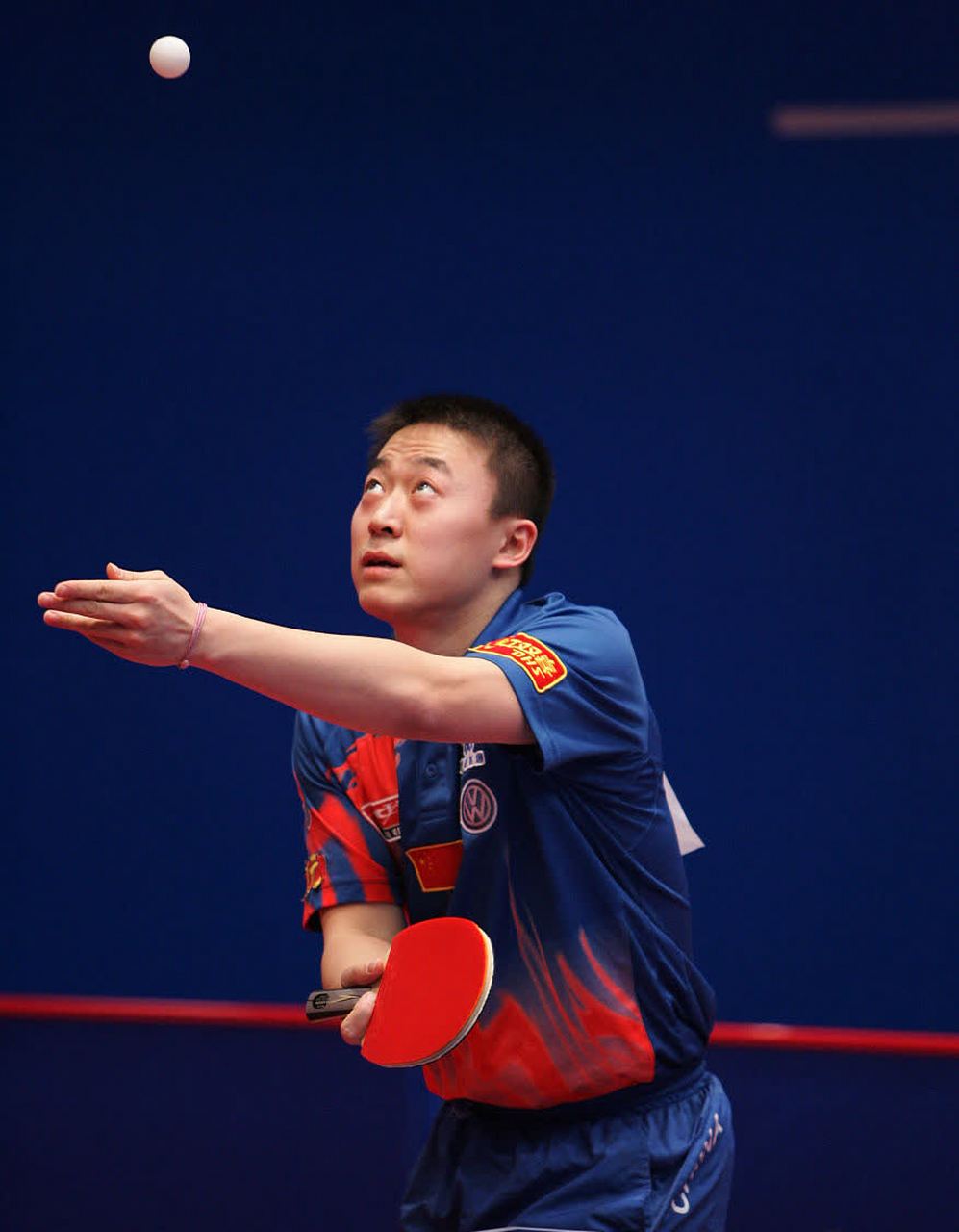 马龙,这个名字已经成为乒乓球传奇的代名词.