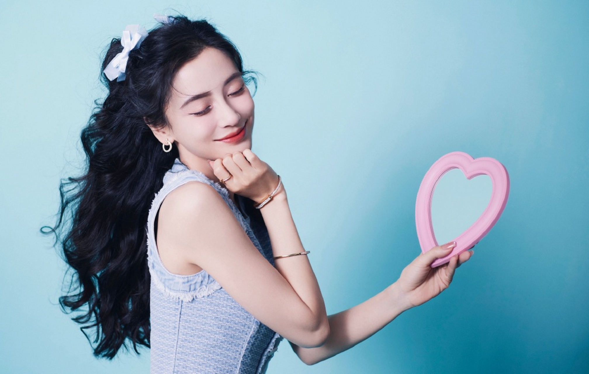 星闻#  angelababy小清新装扮来咯,浅蓝色的裙子看起来在夏天会很