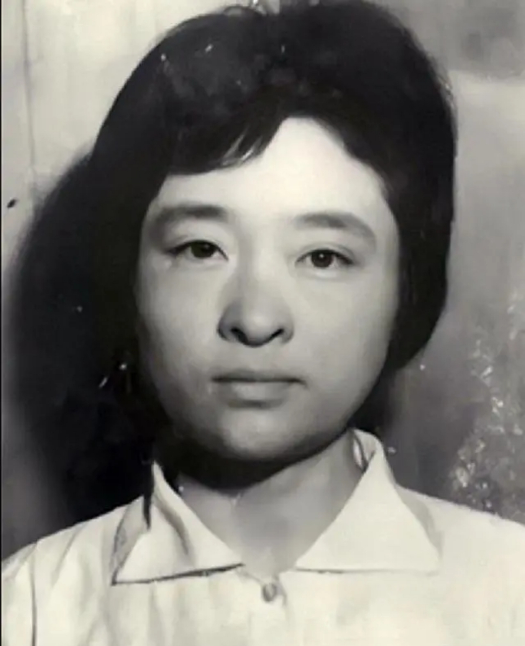 1977年7月24日,32岁的汤兰英被押赴刑场,一声枪响之后,这个十年间贪污