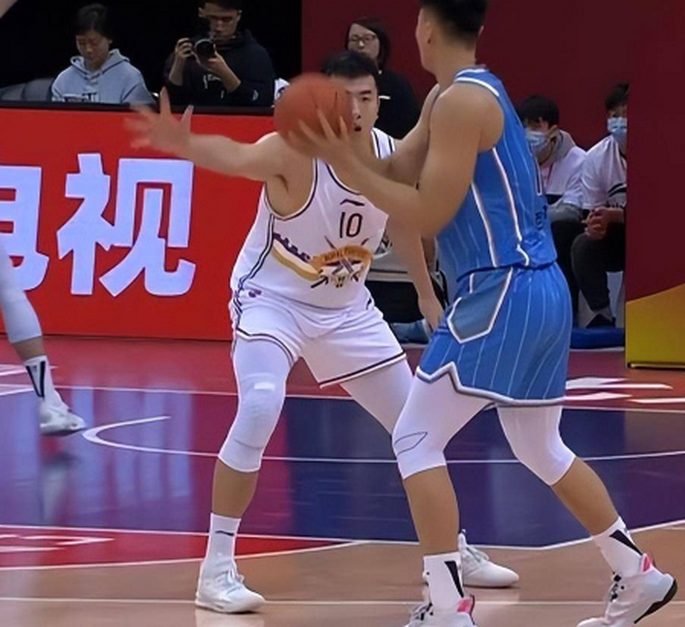 杨健杨毅:现代篮球不常见