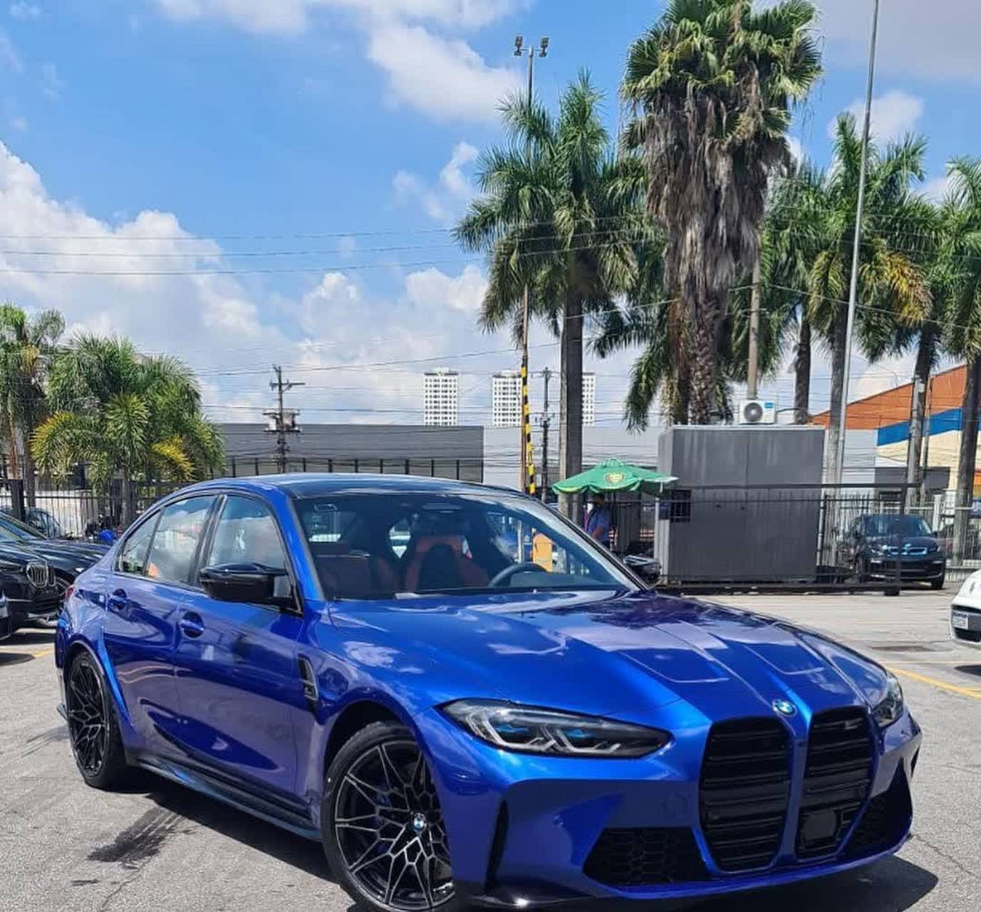 在巴西销售的宝马m3竞赛版,波尔蒂芒蓝漆/银石白内饰,售价为799,950