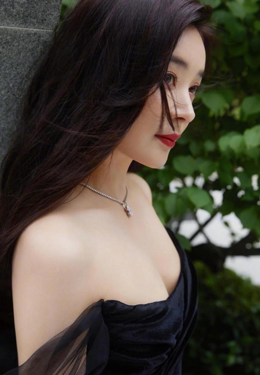 一直觉得袁姗姗很漂亮,但是很多人不认可!