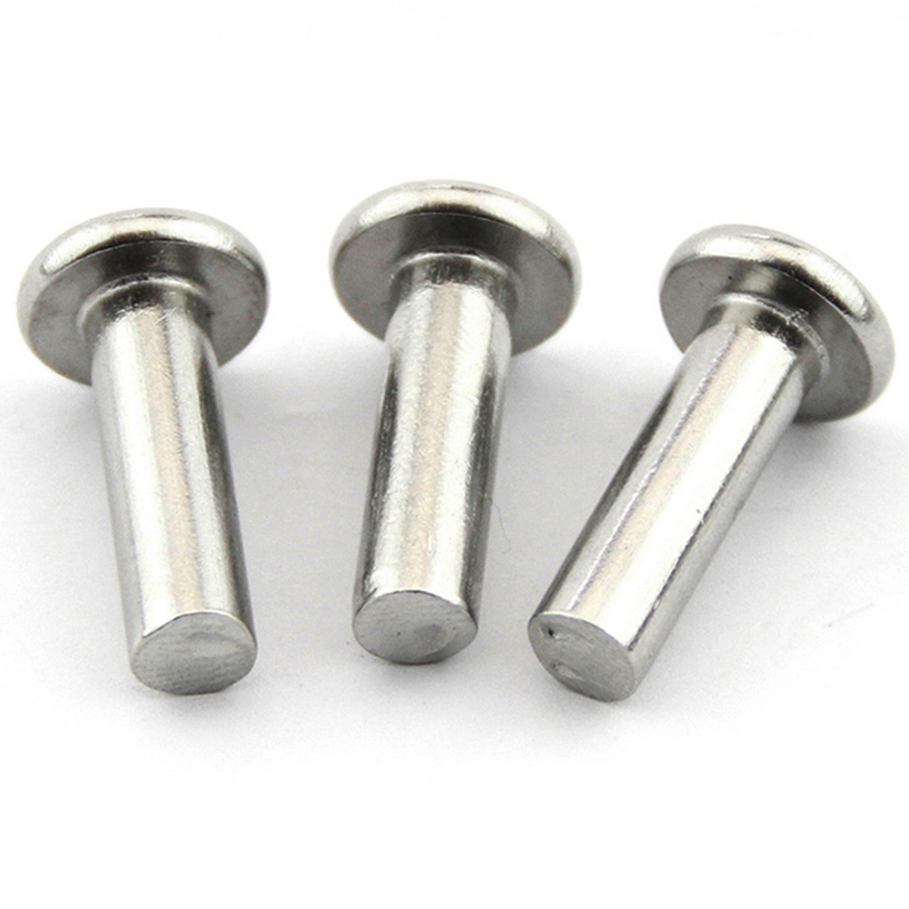 铆钉的种类:抽芯铆钉也叫击芯铆钉,半圆头铆钉,平头铆钉,半空心铆钉