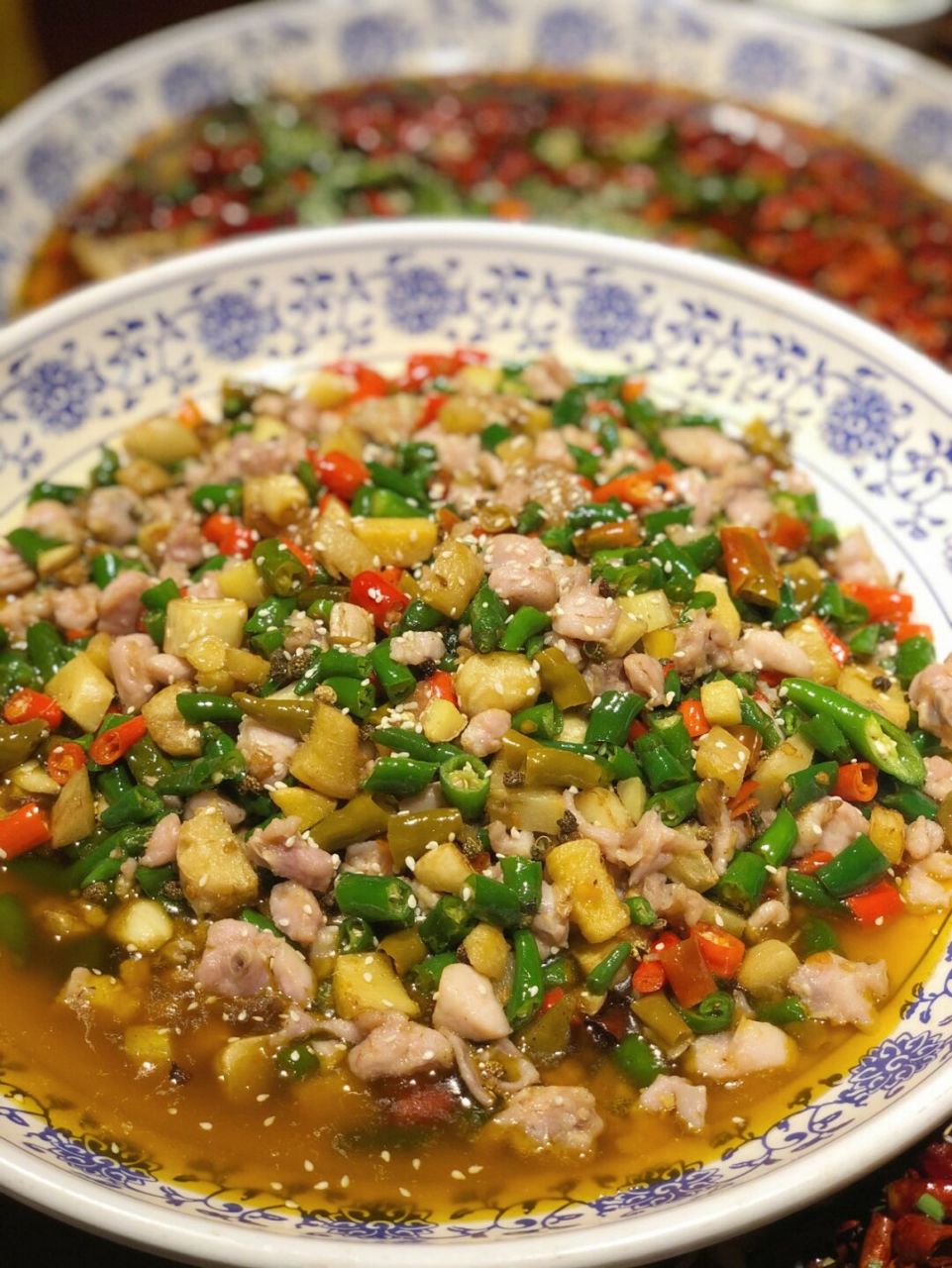 重庆土著必打卡的老字号江湖菜杨记隆府必须拥有姓名环境简约大气菜品