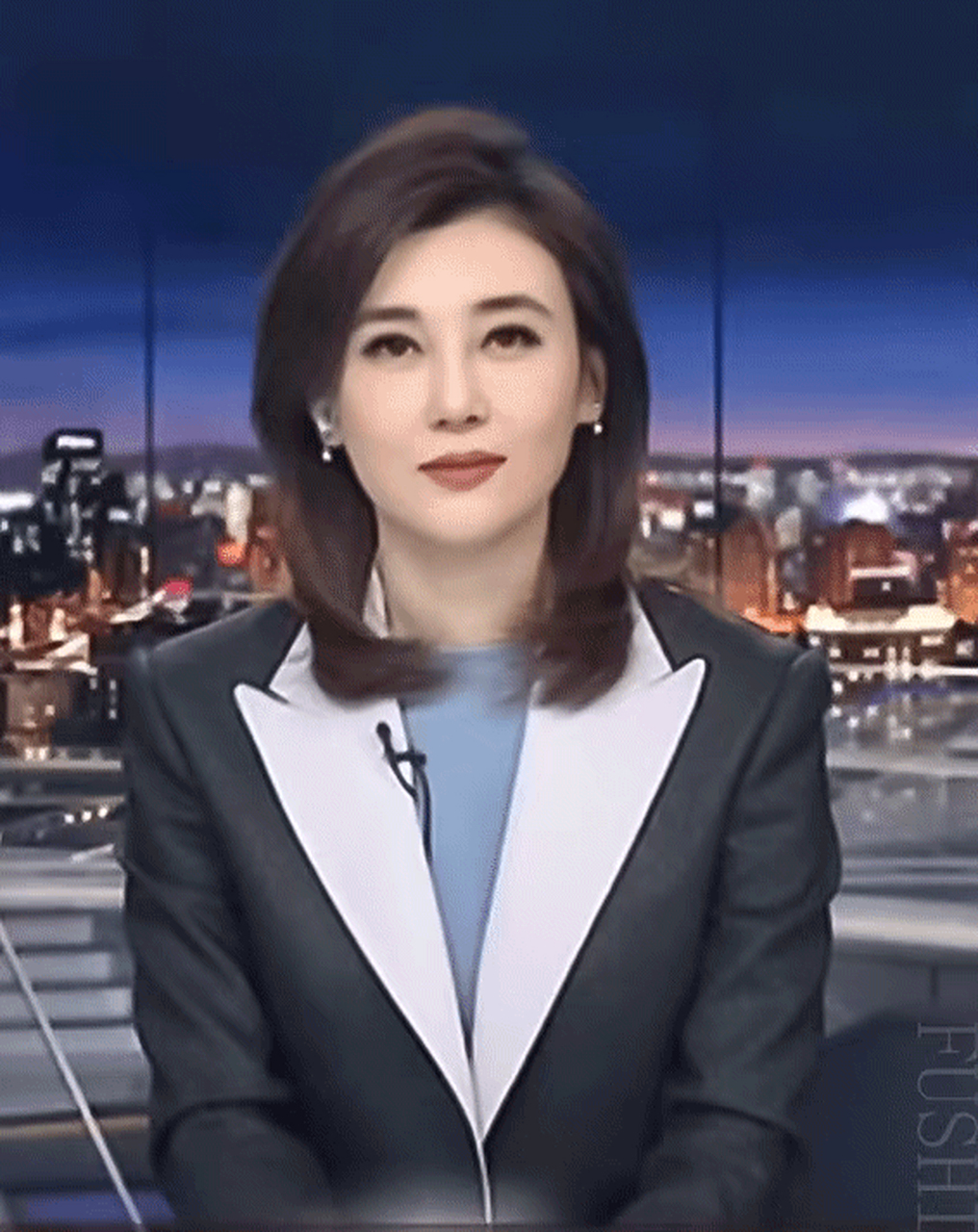 央视美女主持人李红,真的美,你觉得呢?