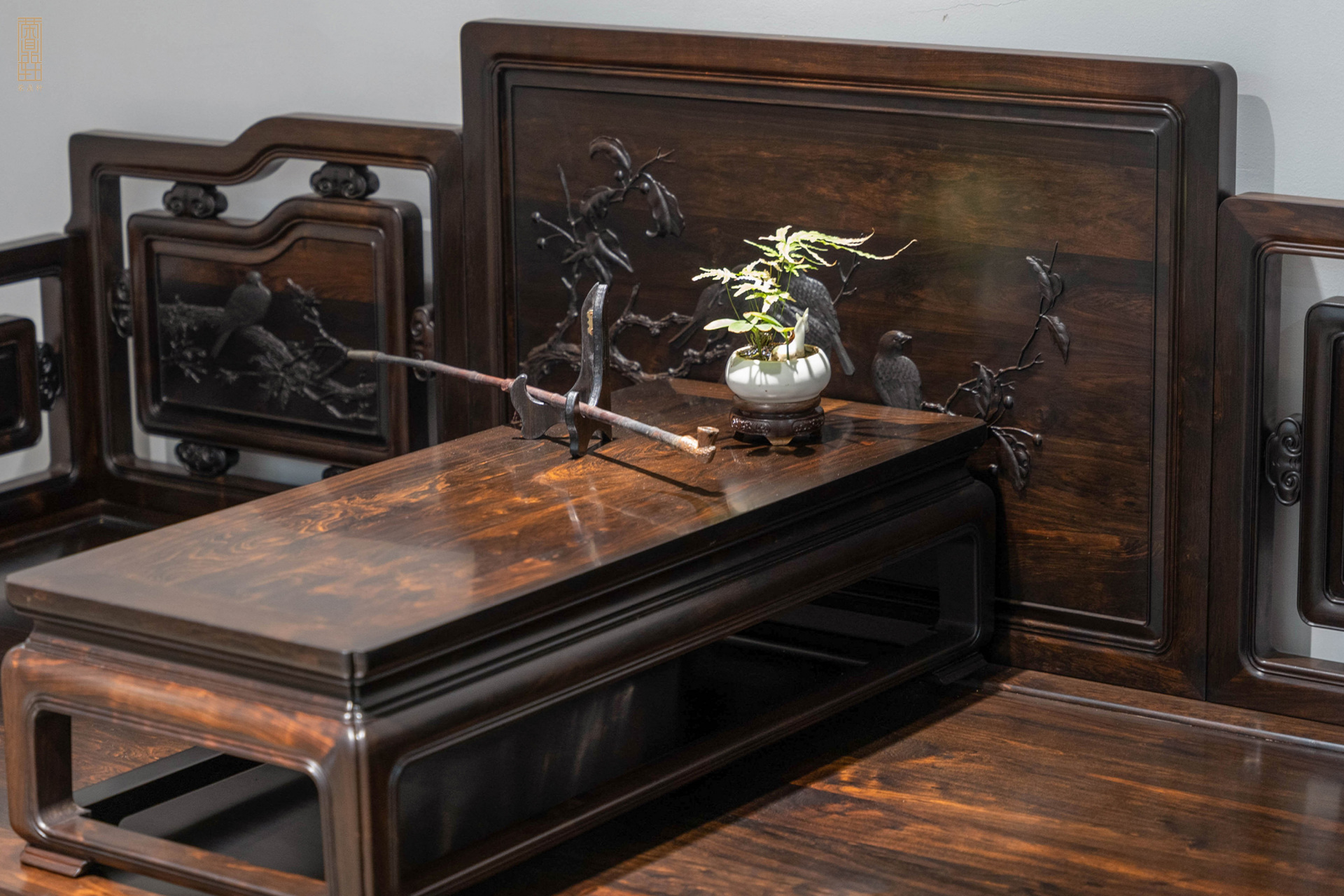 丽景烛春余,清阴澄夏首.#荣鼎轩# #紫光檀# #无缝家具# #红木家具