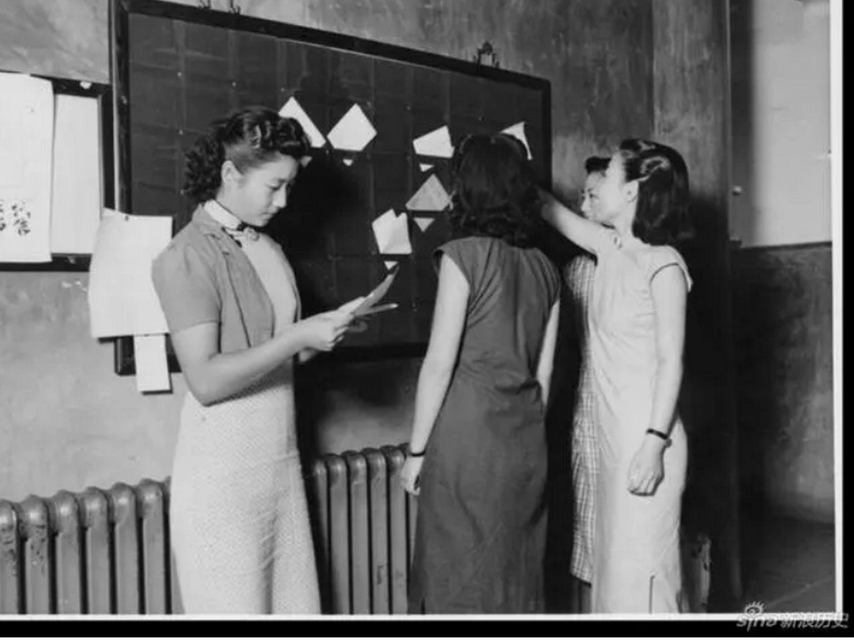 风情万种的民国女子,旗袍的背影杀绝了