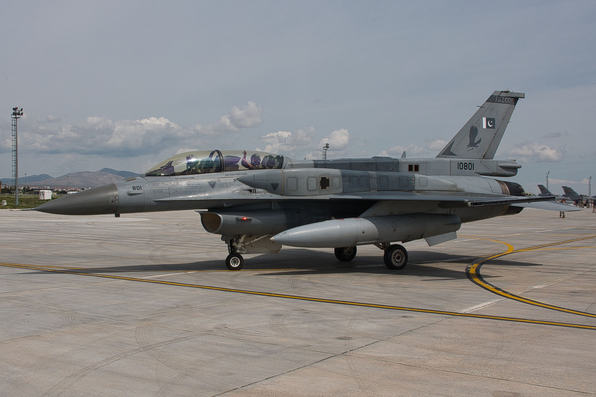 巴基斯坦空军装备的f-16c/d block52 战斗机,在歼-10ce战斗机和枭龙3