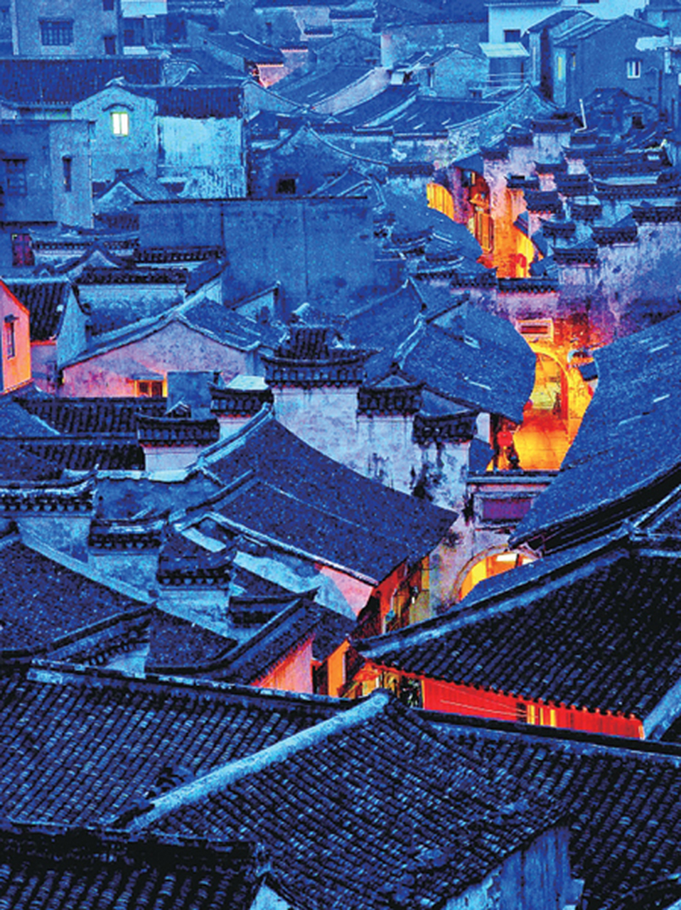 石浦渔港古城是在浙江省宁波市象山县的石浦镇,是一个像月牙形状一样