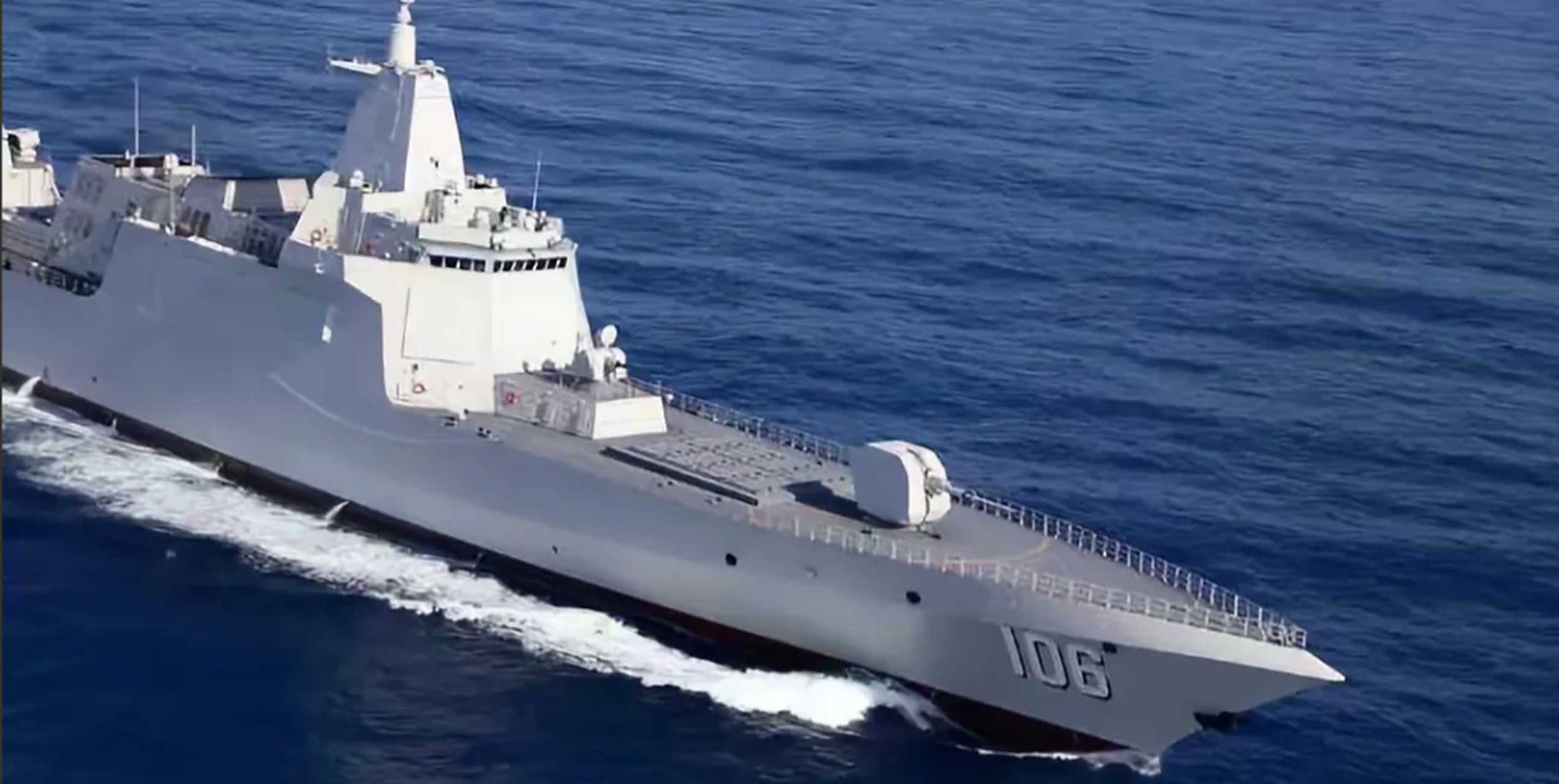 中国第一批入列服役的055万吨大驱有八艘,陕西一省就命名两艘,一艘是