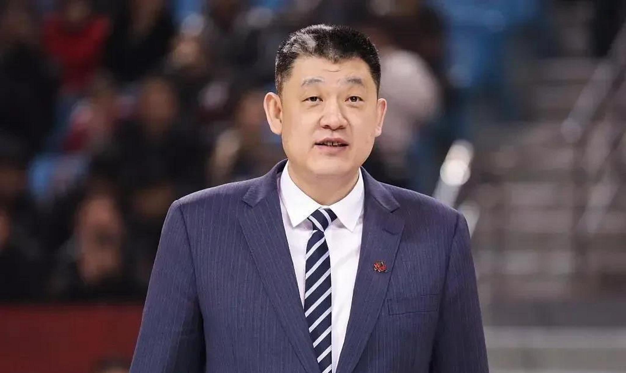 琼斯赛季报销,主教练高俊超下课,吉林队这是把自己玩死了,让一个28岁