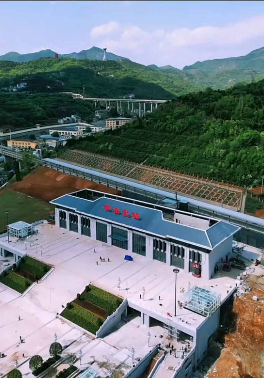 如今新开通运营的商洛北站才是最好的位置,靠近商洛市中心,对群众出行